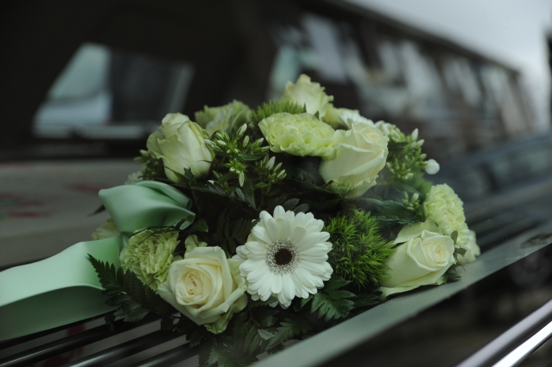 funeraire-BAGNOLS EN FORET-min_flowers-4839339