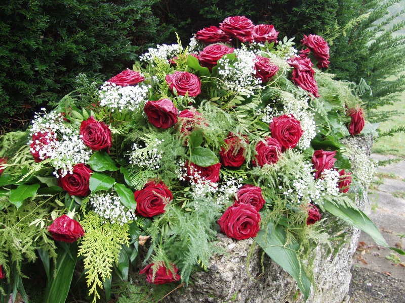 funeraire-BAGNOLS EN FORET-min_roses-61203